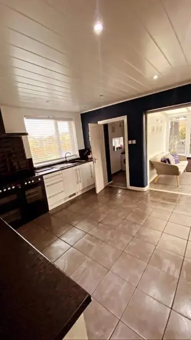 Sunnyside - Large Seaside Home with views and Hot Tub