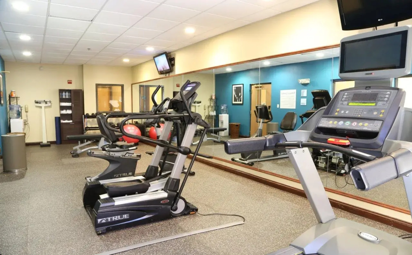 Holiday Inn Express Hotel & Suites Cleveland by IHG