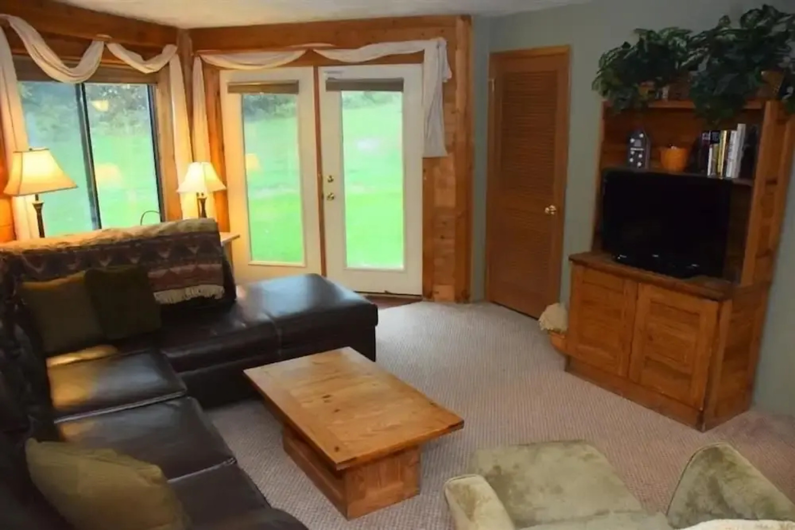 Seven Springs 3 BR Condo, walk to slopes! by RedAwning