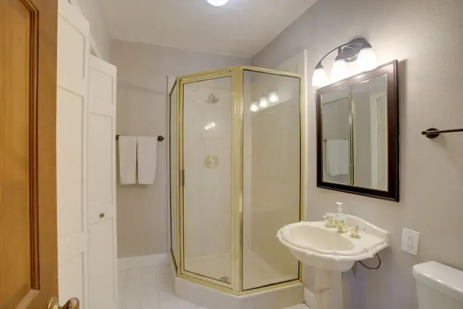 Retreat in Spring ~ 29 Mi to Houston!