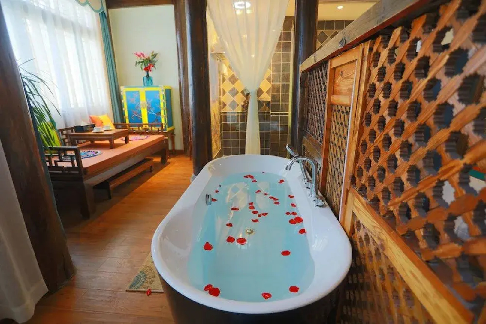 Hua Linglong Courtyard Inn