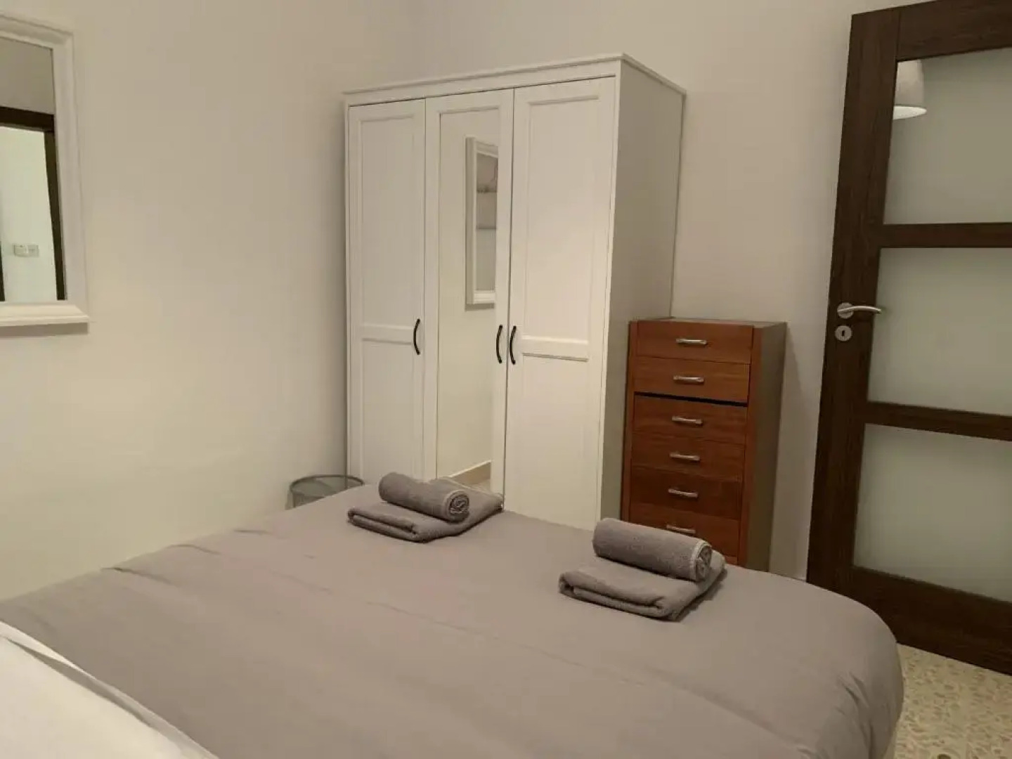 Large apartment close to rocky beach MCRE1-1