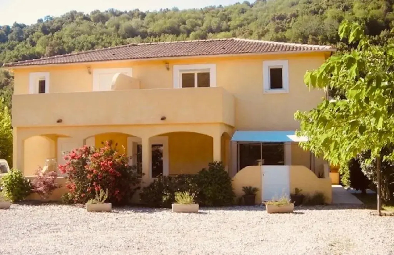 Bel et Grand appartement entre Mer et Montagne