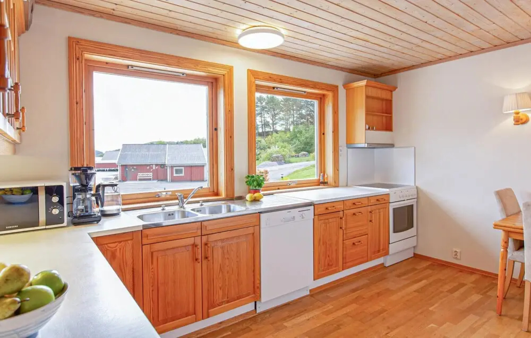 Nice Home in Farsund With 5 Bedrooms and Wifi