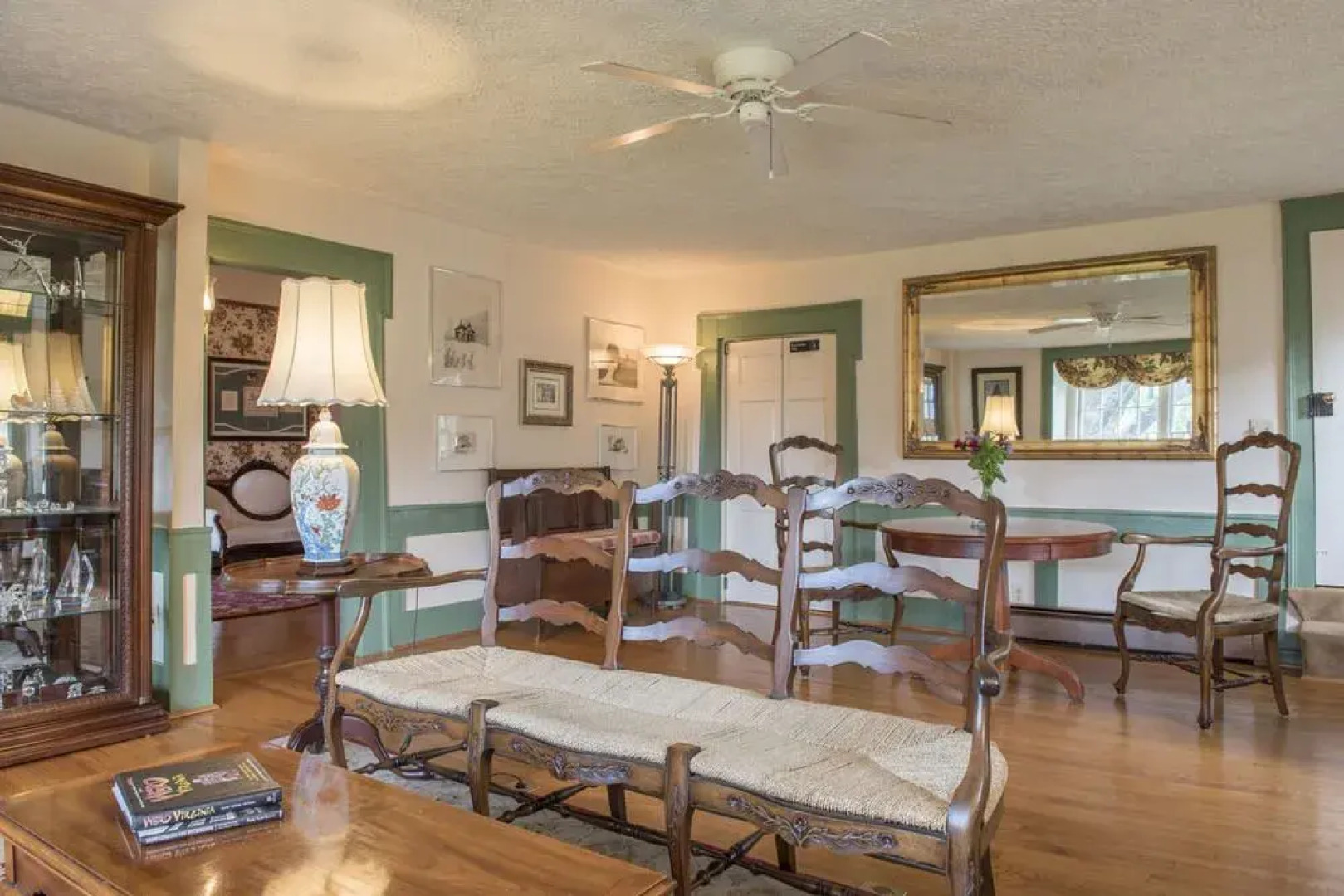 By the Side of the Road Inn & Cottages