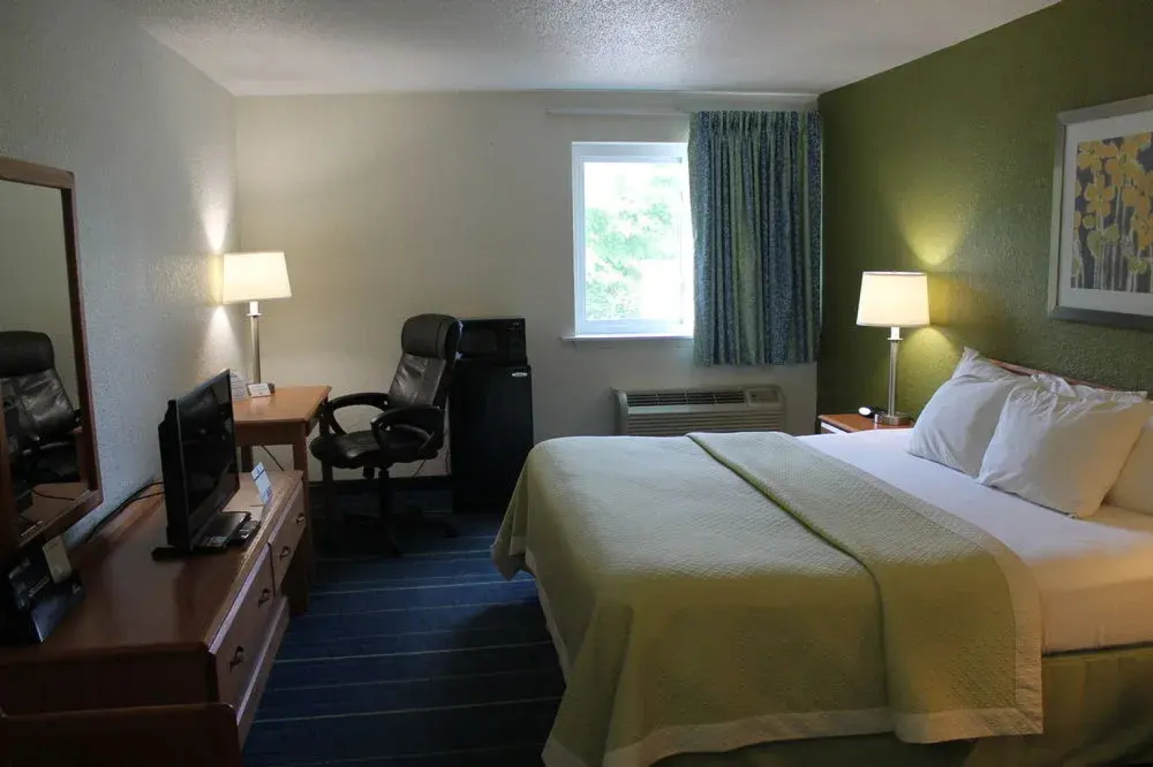 Days Inn & Suites Bridgeport - Clarksburg