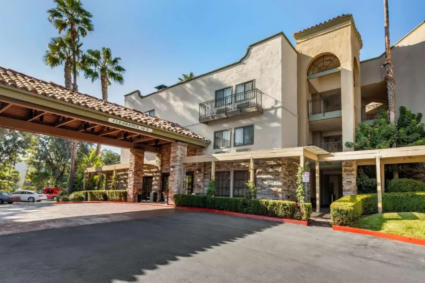 Clarion Inn & Suites Orange County John Wayne Airport