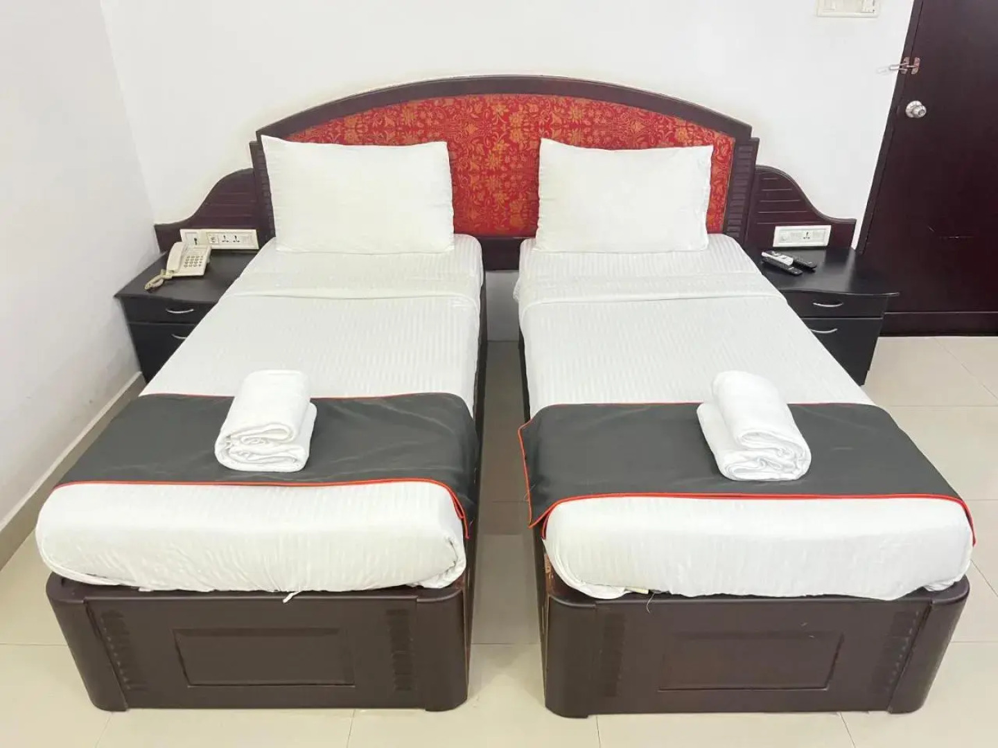 Hotel Gee Bee Palace