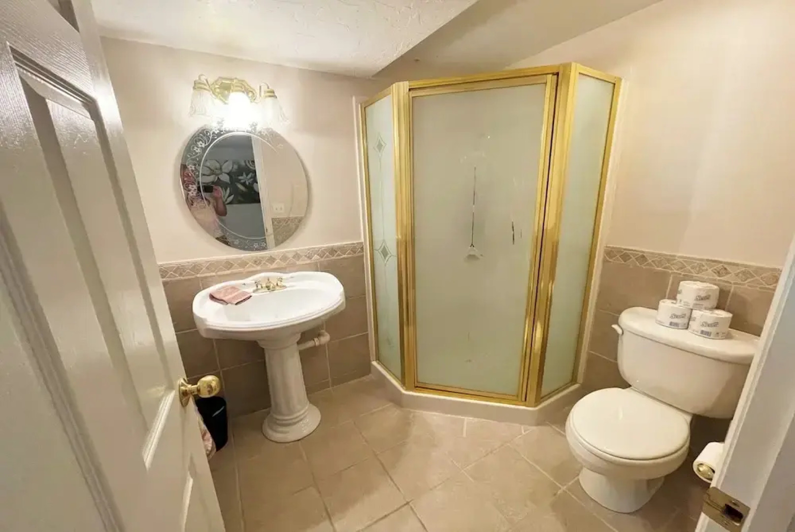 Sweetbriar Home 8 Bedroom Home by RedAwning