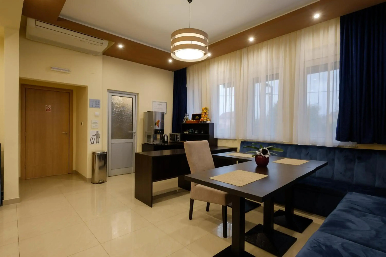 Airport Garni Hotel