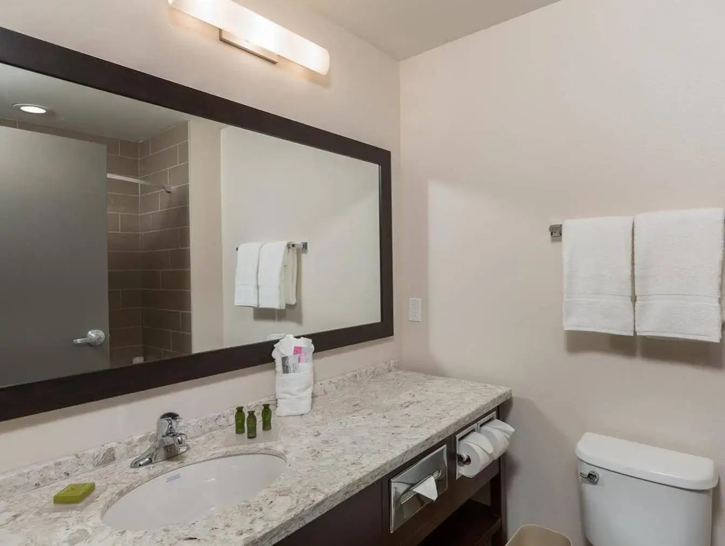 Best Western Plus Chestermere Hotel