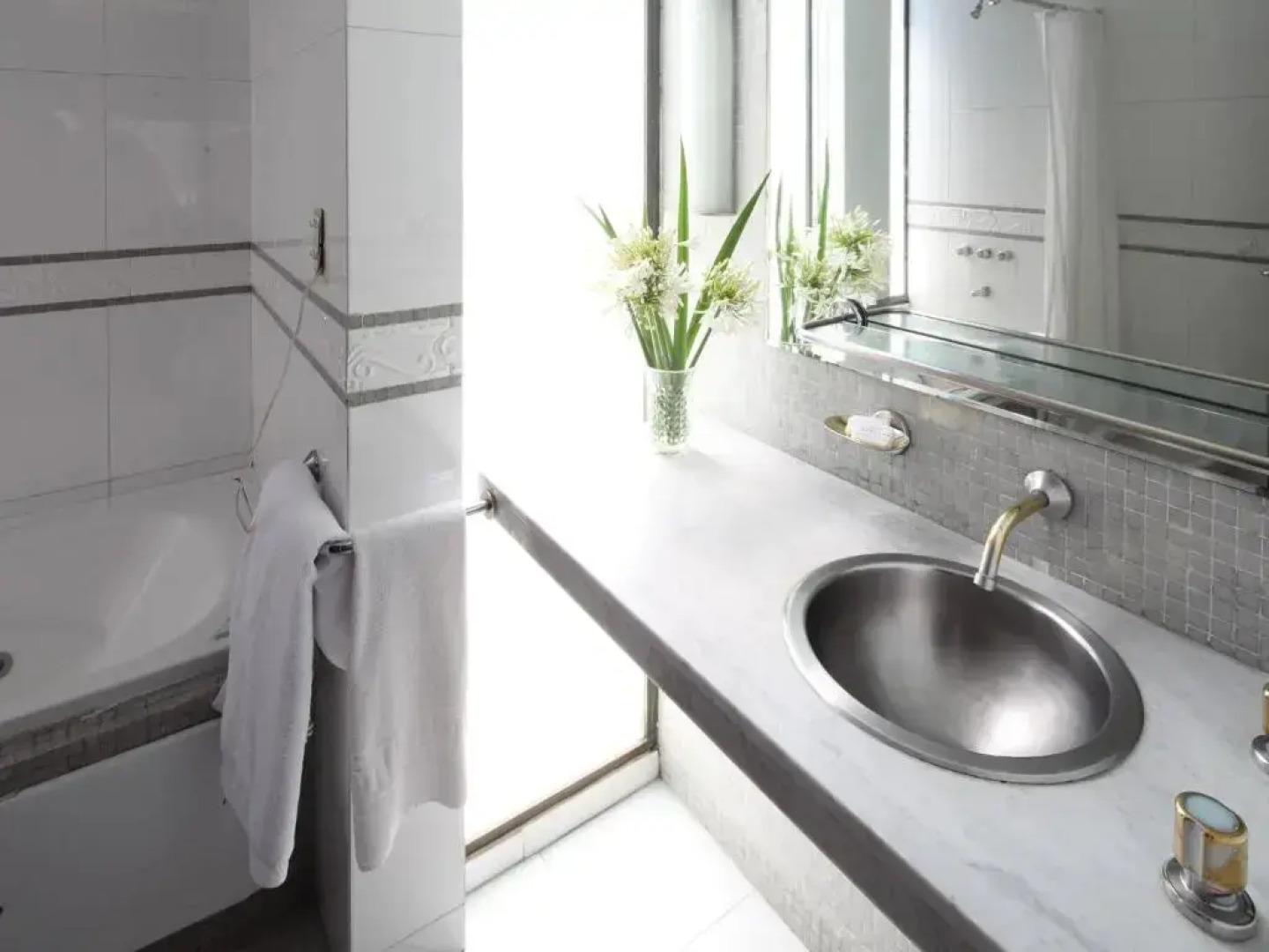 Camberland Resort & Suites Pilar