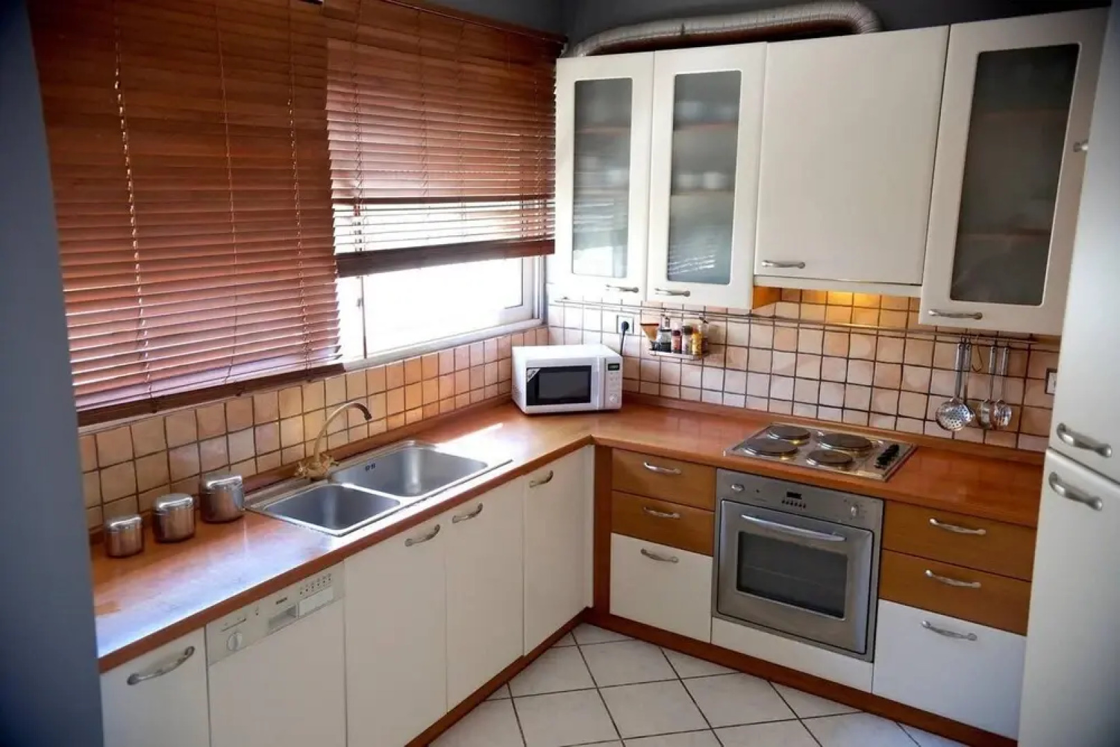 Cosy-relaxing Flat Very Close to Underground