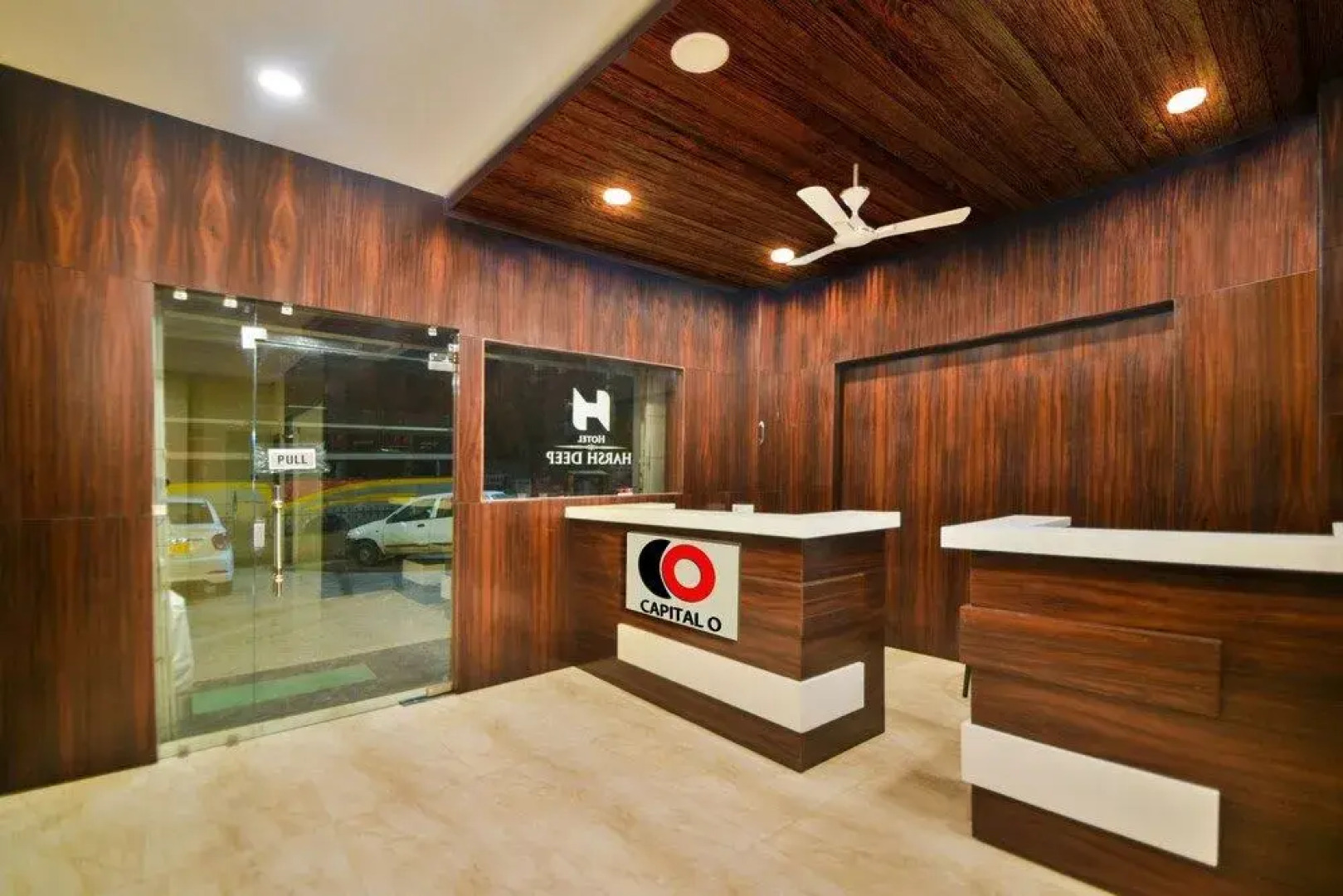 Capital O 39418 Hotel Harsh Deep