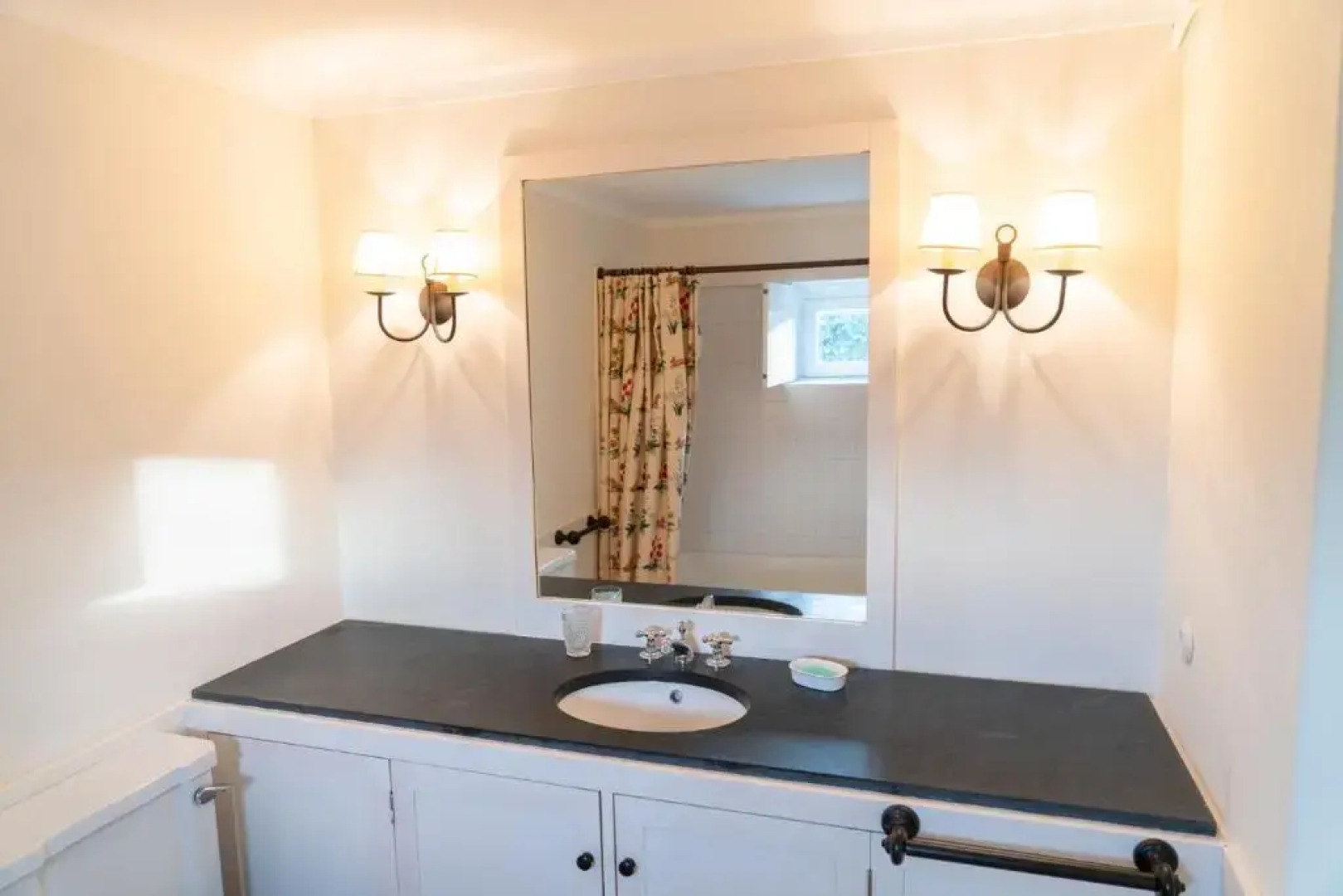 Liiiving in Moledo Historical Pool Villa