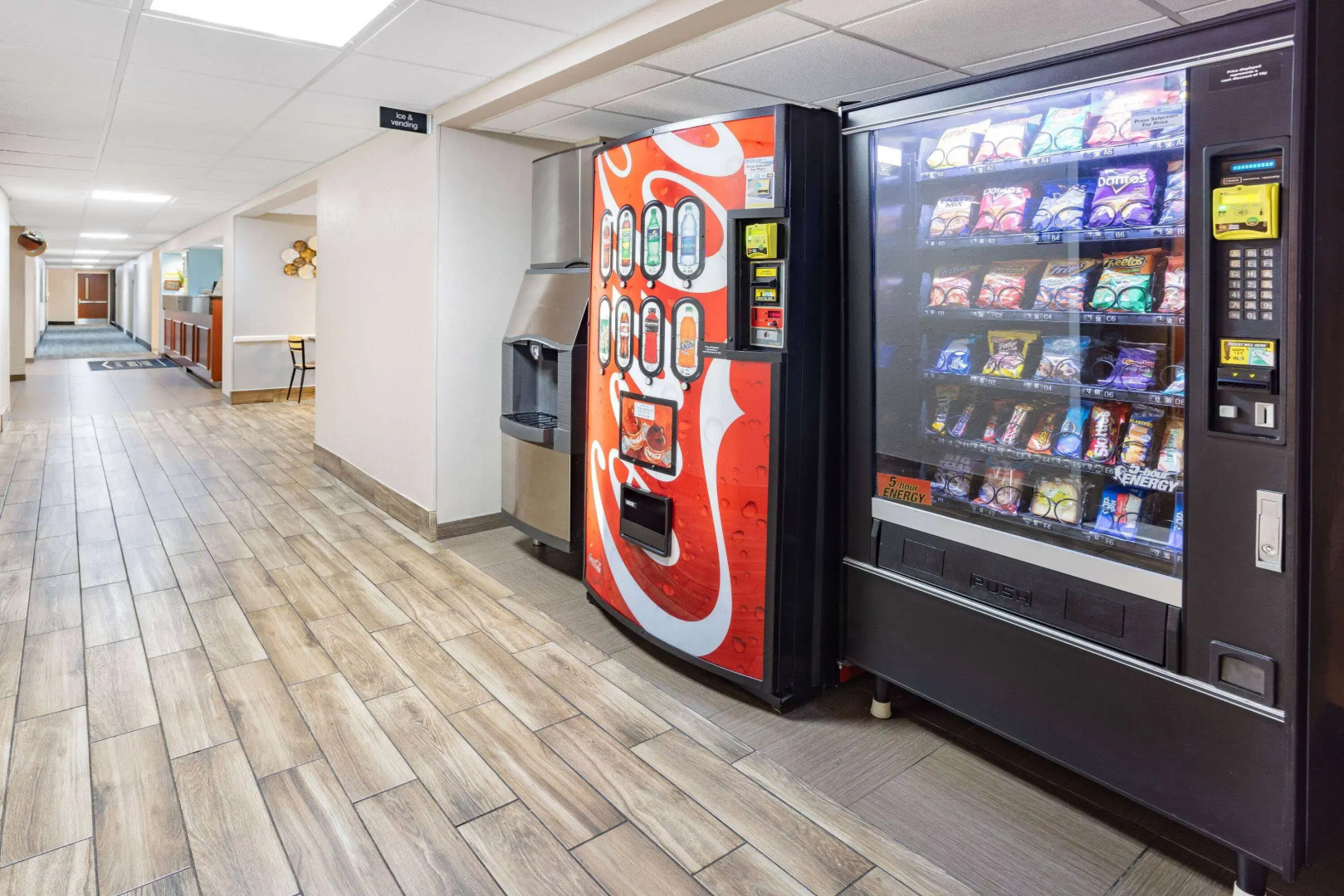 Super 8 by Wyndham Mount Laurel