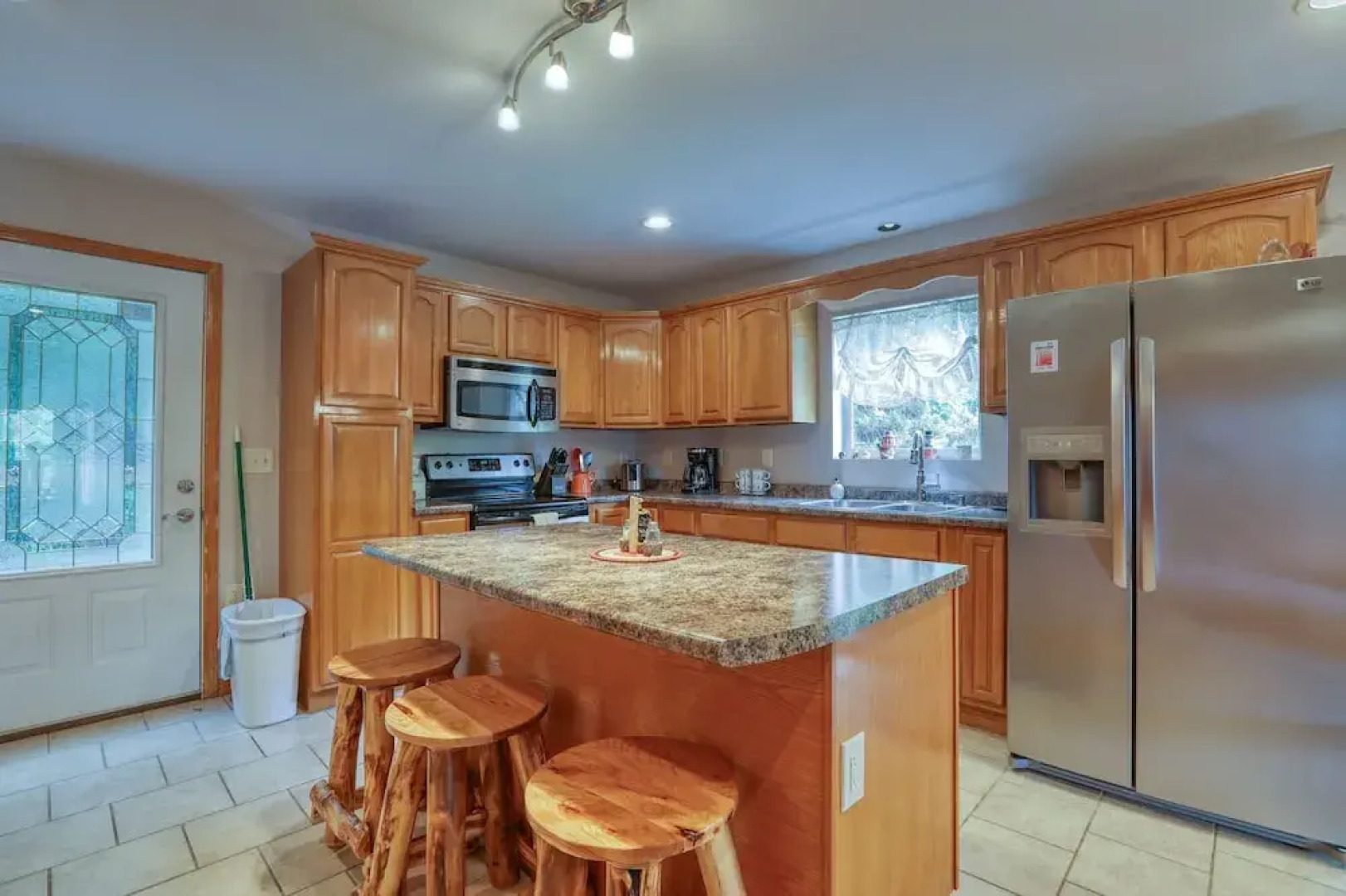 Smoky Mountain Getaway 3 Bedroom Cabin by RedAwning