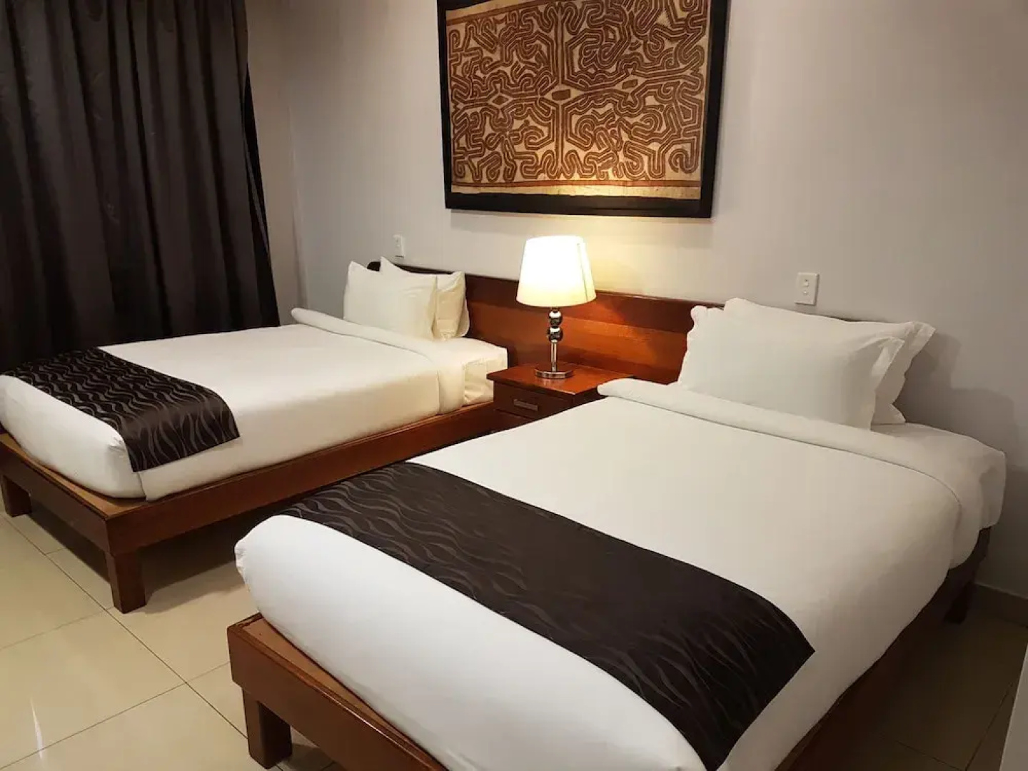 Paddy's Hotel & Apartments