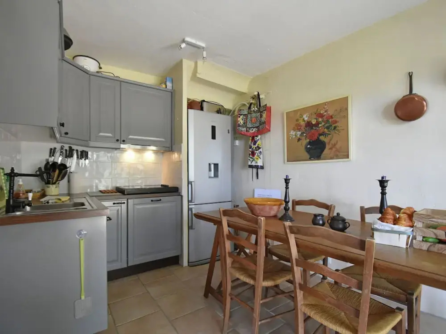 Charming Villa in Lauris South of France with Private Pool