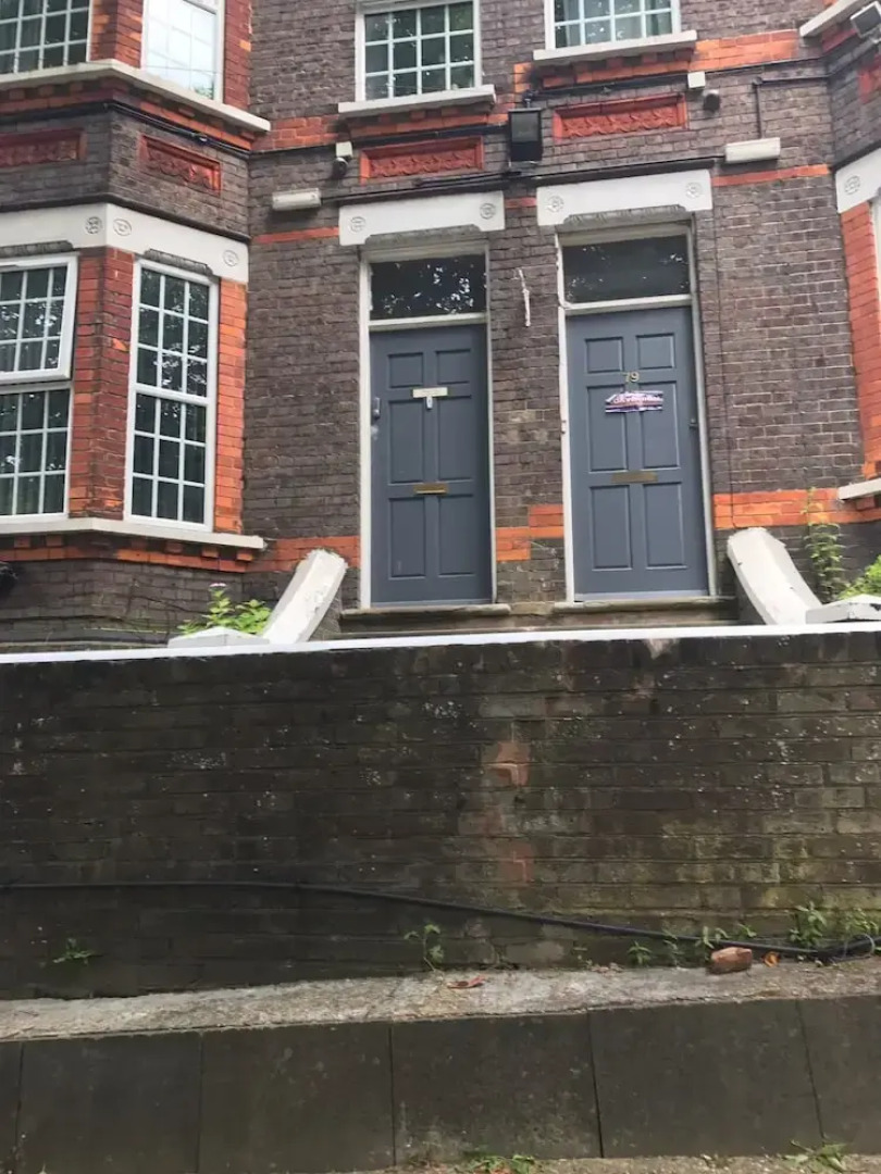 Junction 10 Budget Travel Accommodation