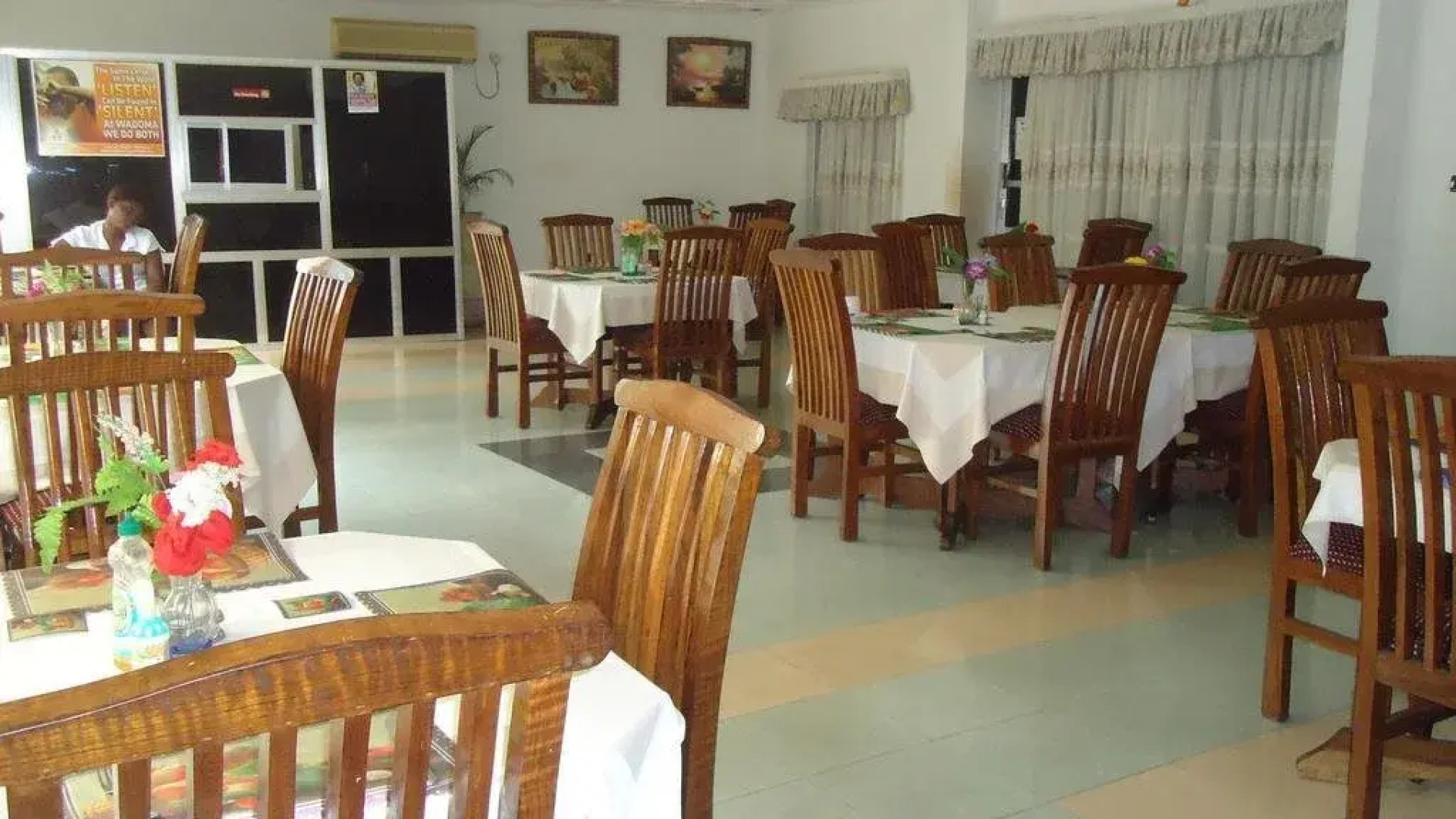 Wadoma Royale Hotel