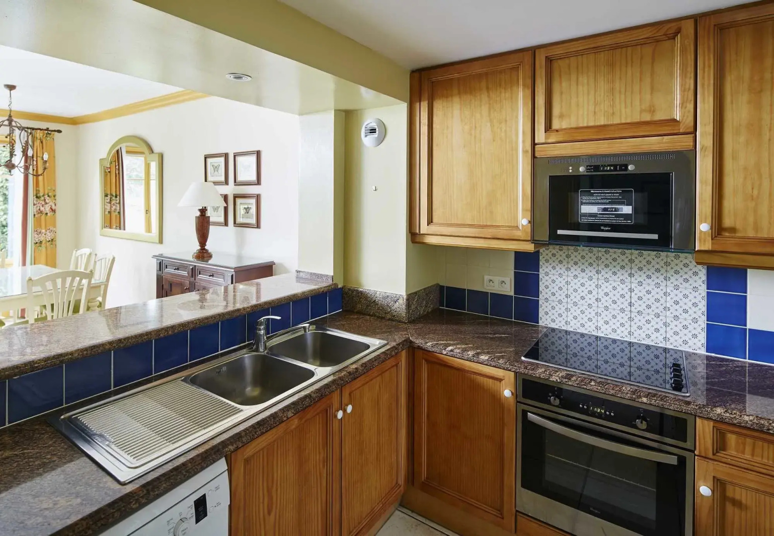 Отель Marriott Village d'Ile-de-France