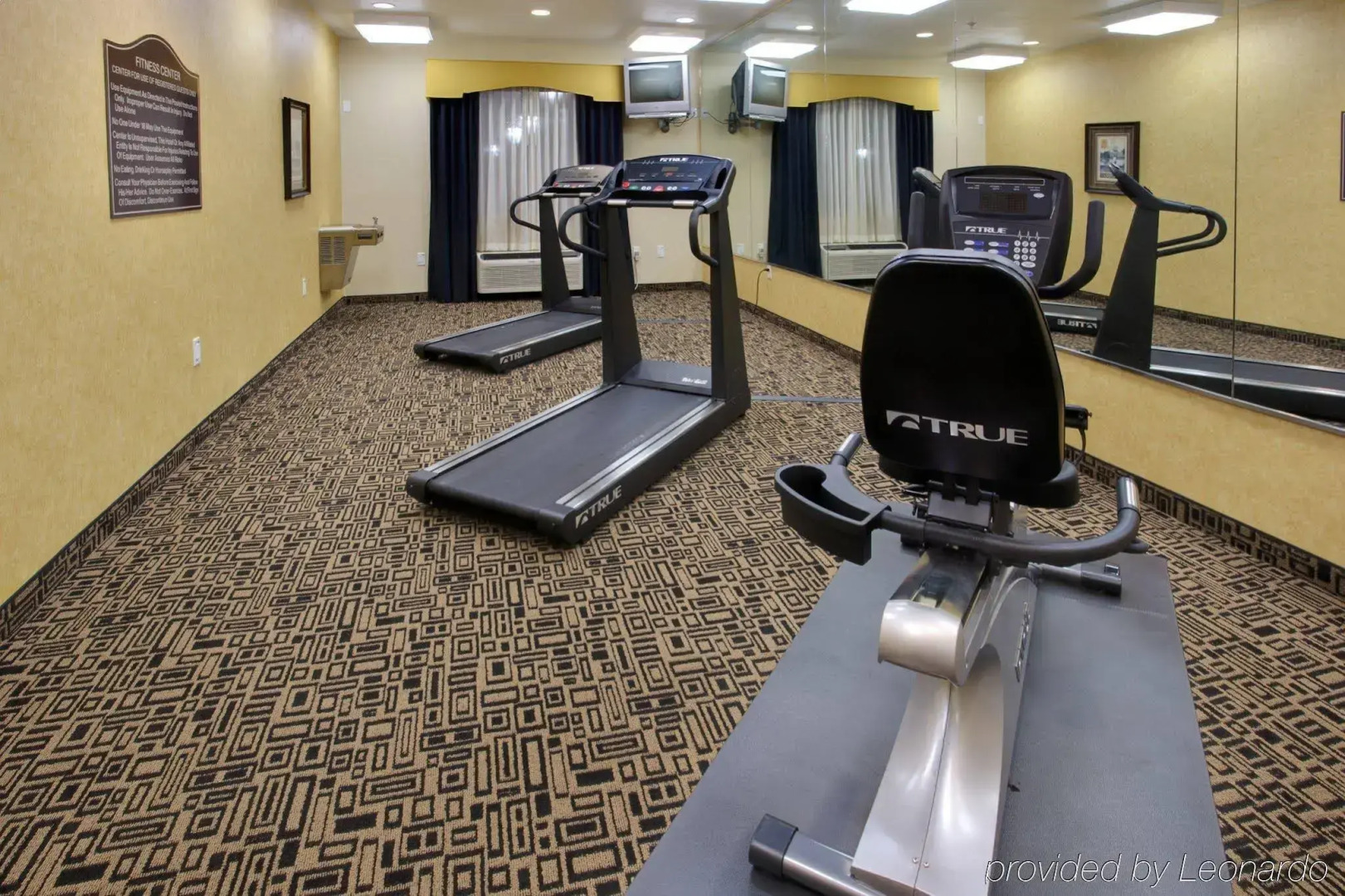 Holiday Inn Express Hotel & Suites Wharton