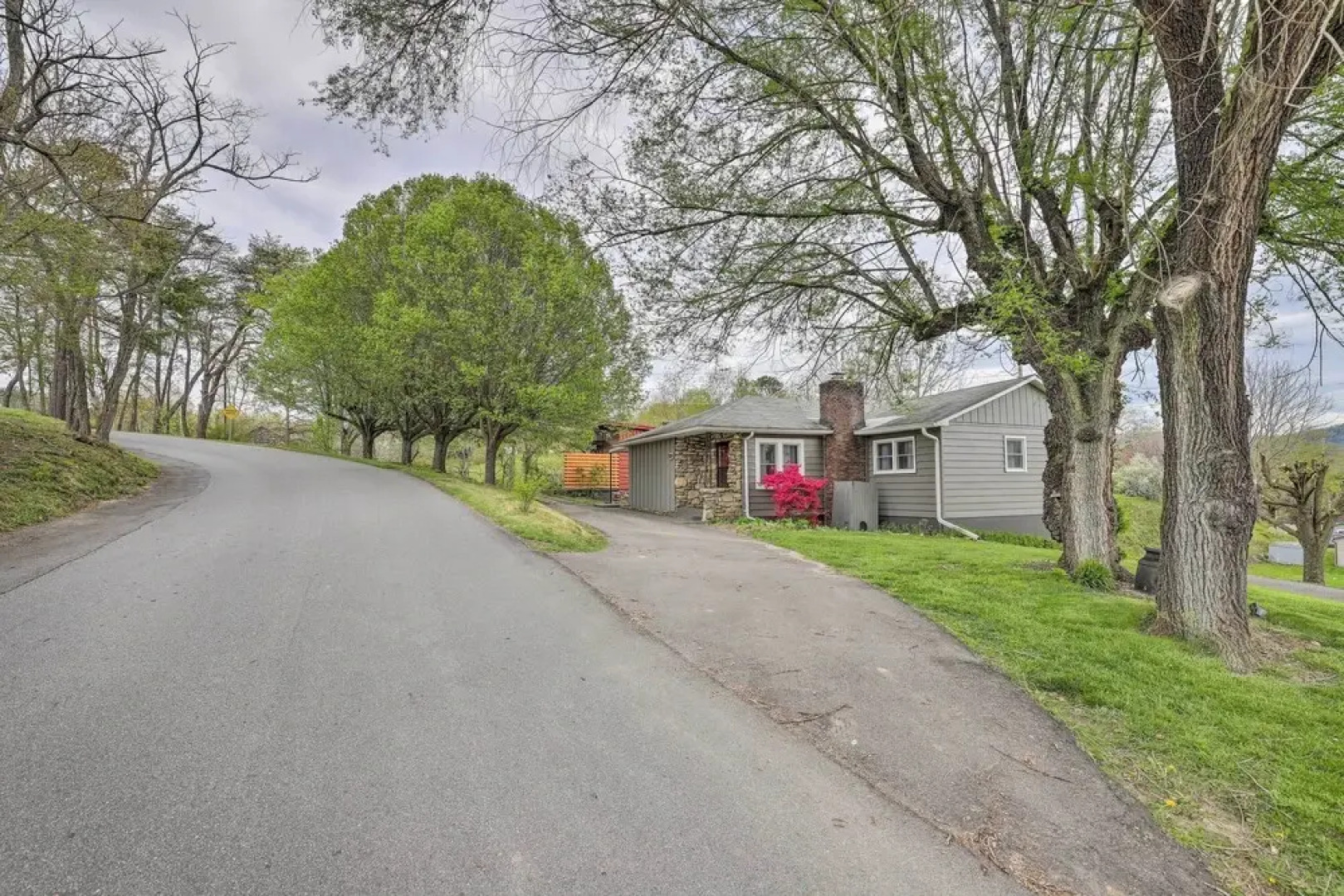 Weaverville Studio ~ 9 Mi to Dtwn Asheville!