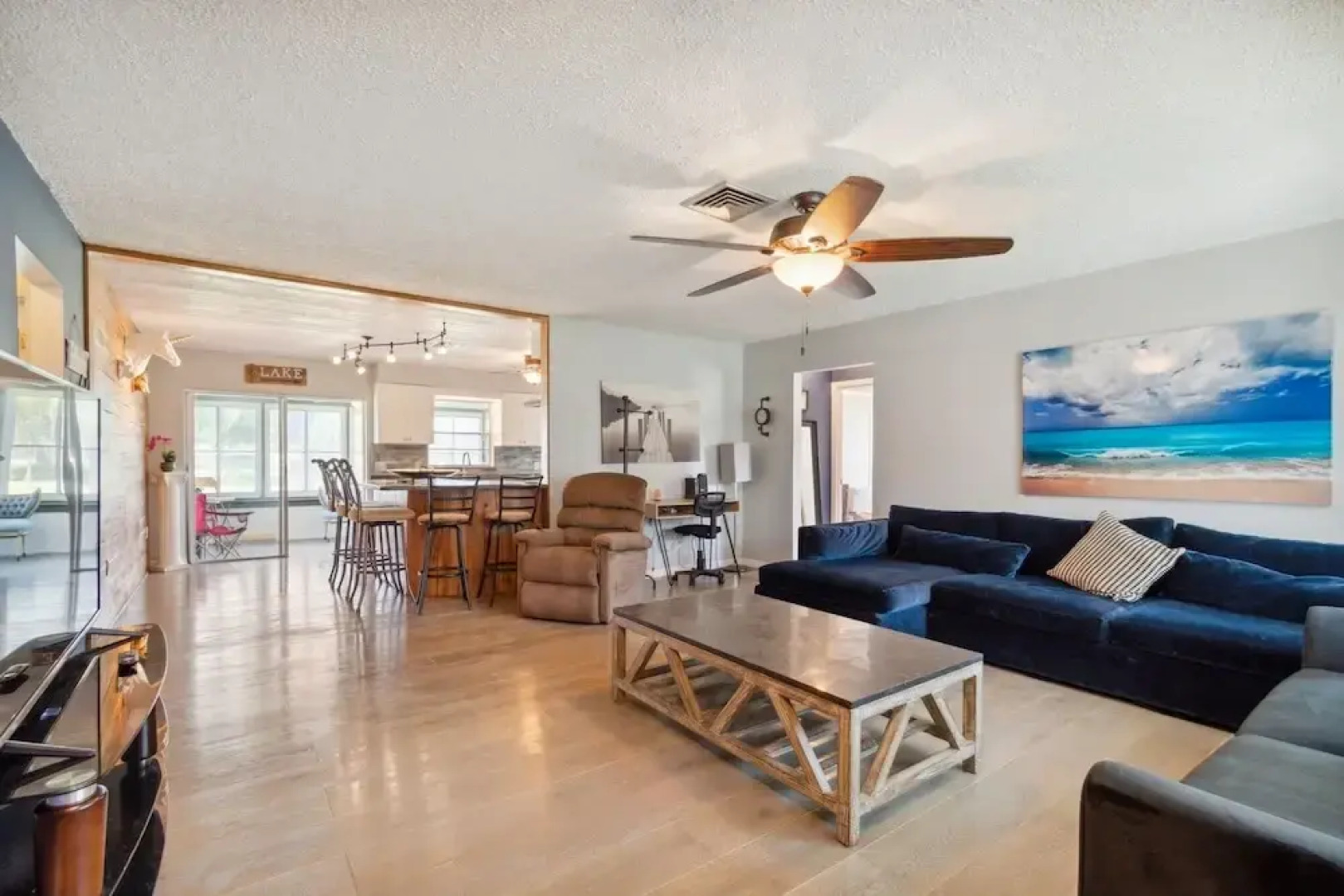 The Lake Home - Beautiful Oasis In The Heart Of Florida! 2 Bedroom Home by RedAwning