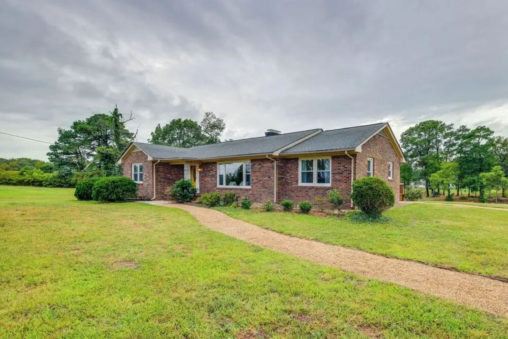 Riverfront Virginia Home - Dock, Fire Pit & Kayaks