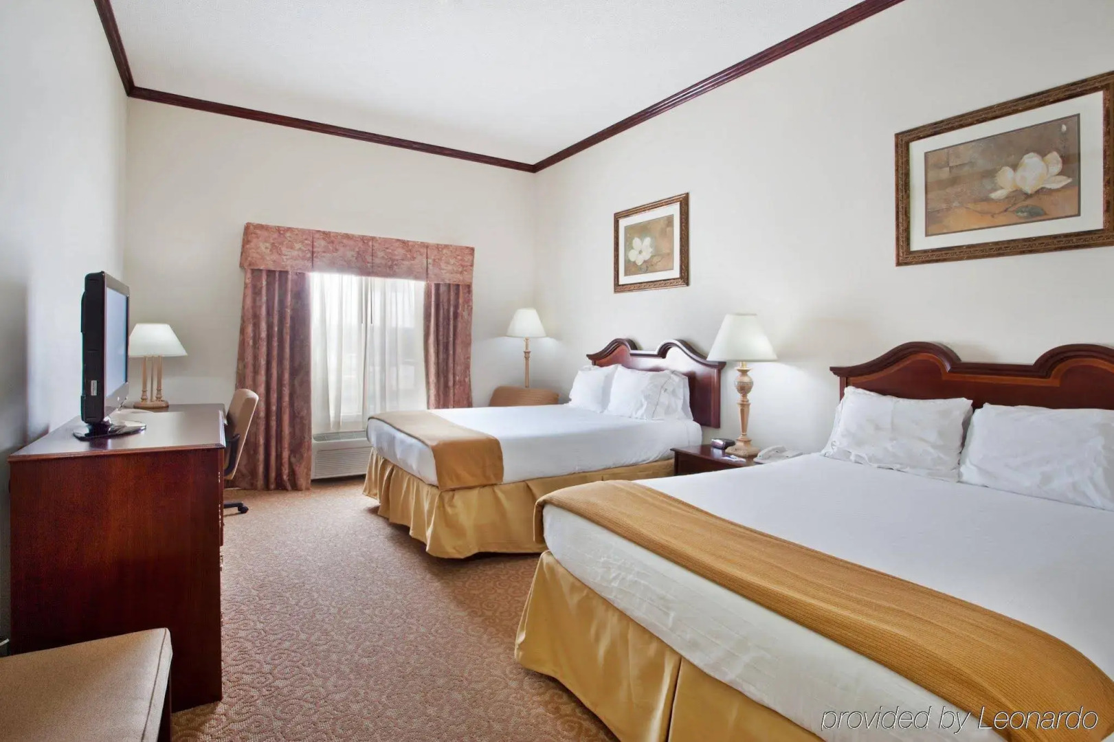 Holiday Inn Express Hotel & Suites Commerce-Tanger Outlets