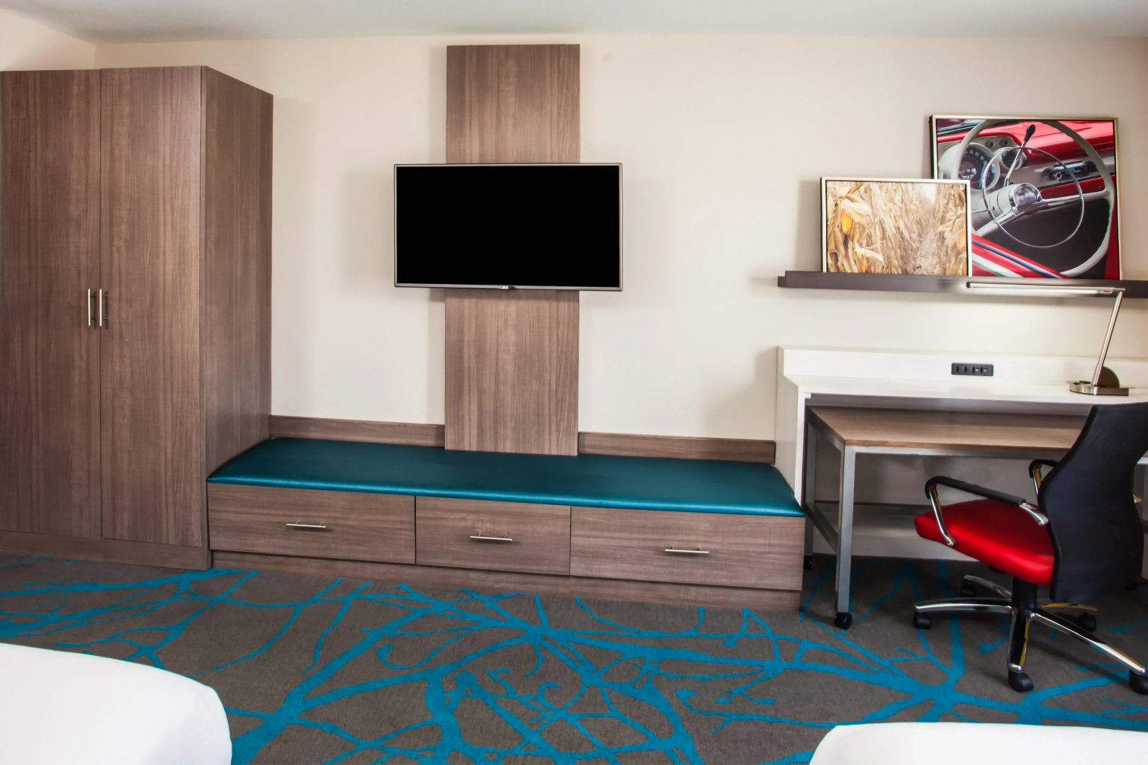 Holiday Inn Express & Suites Litchfield West by IHG