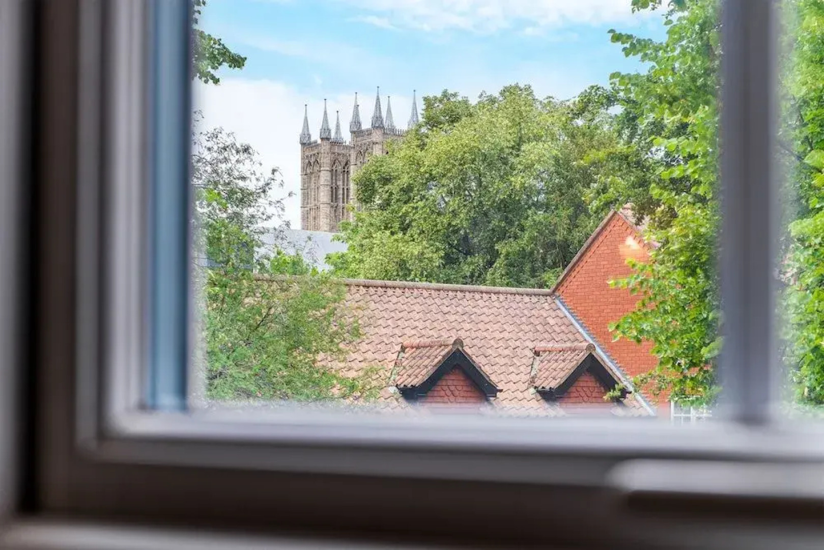 The Lincoln Book Inn