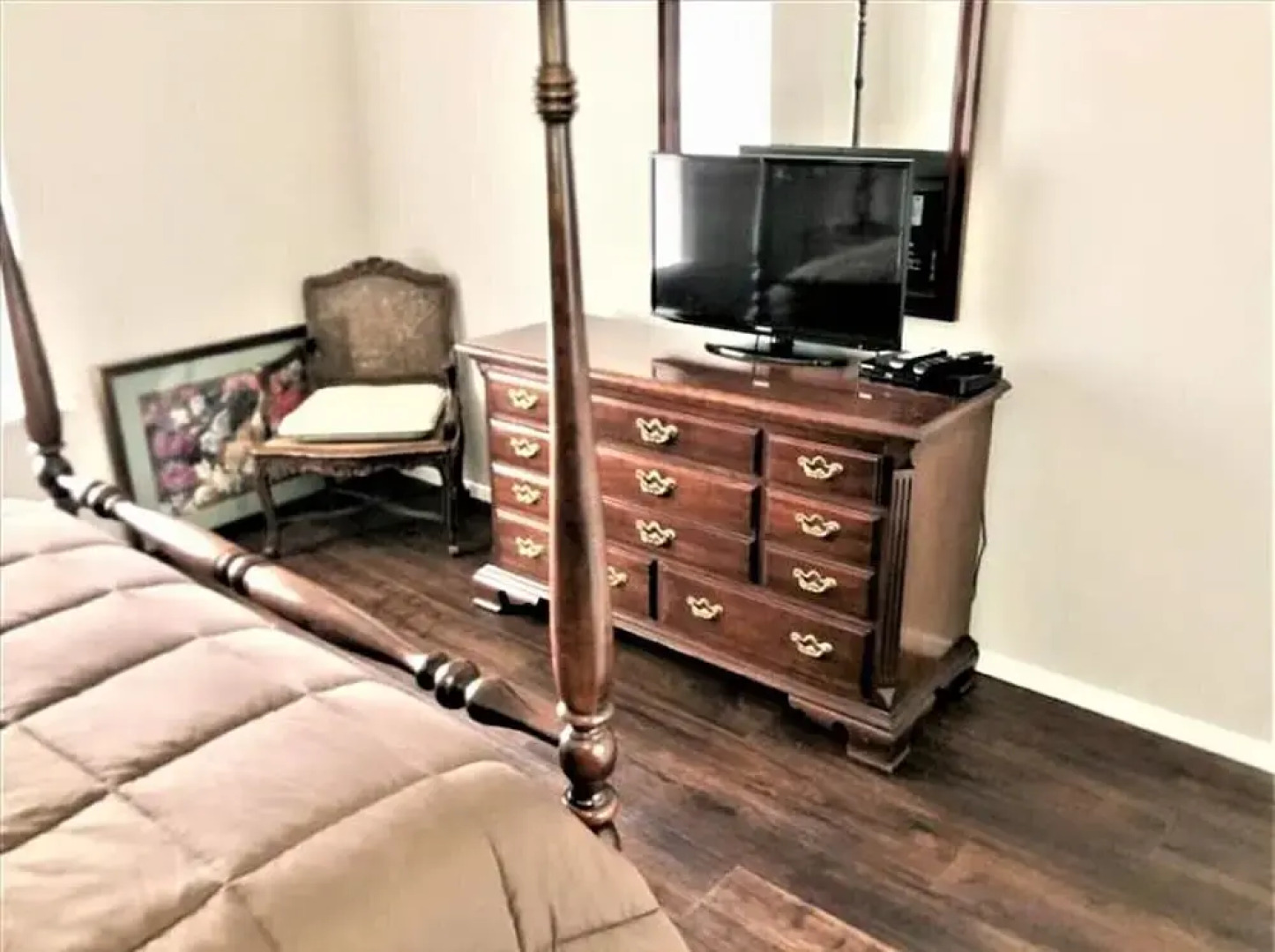 Village 1 Bedroom Condo by RedAwning