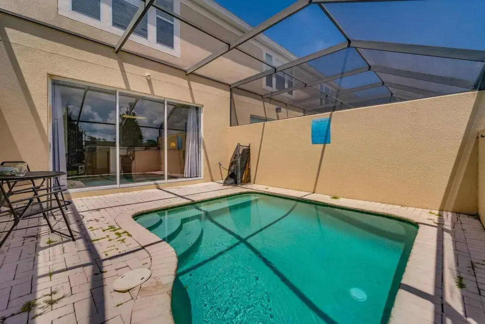 Neil's Windsor Hills Townhouse by RedAwning