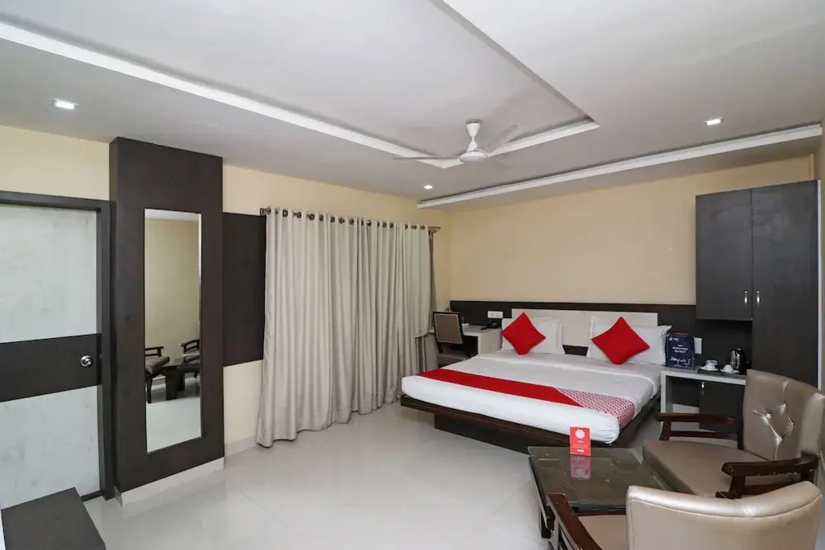 OYO 4906 Hotel Lotus