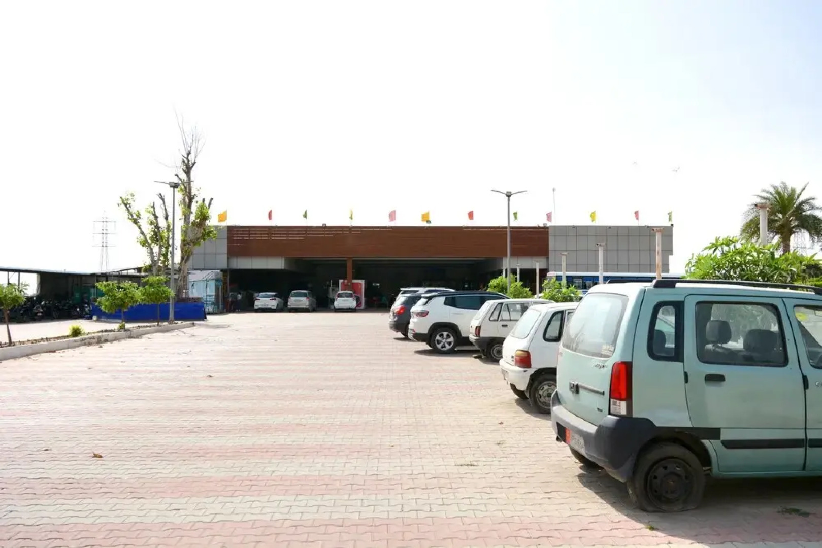 Oyo 35733 Divine Star Dhaba