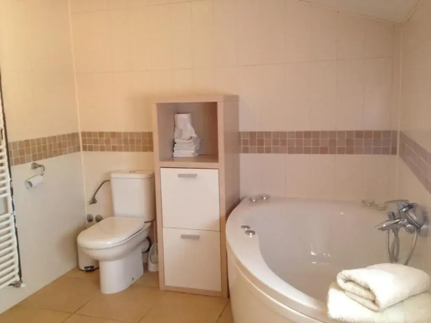 Dee's House and Pool