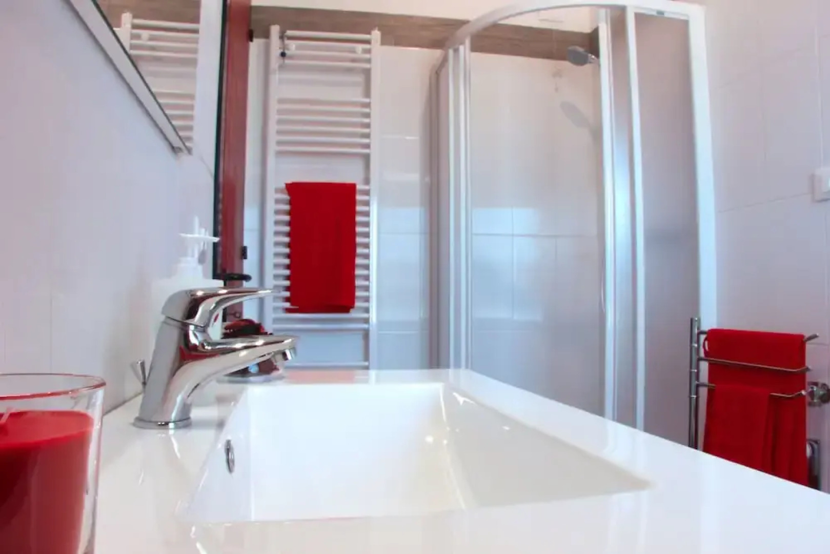 1 Bed-sleeps 4-town Centre-free Parking-aircon