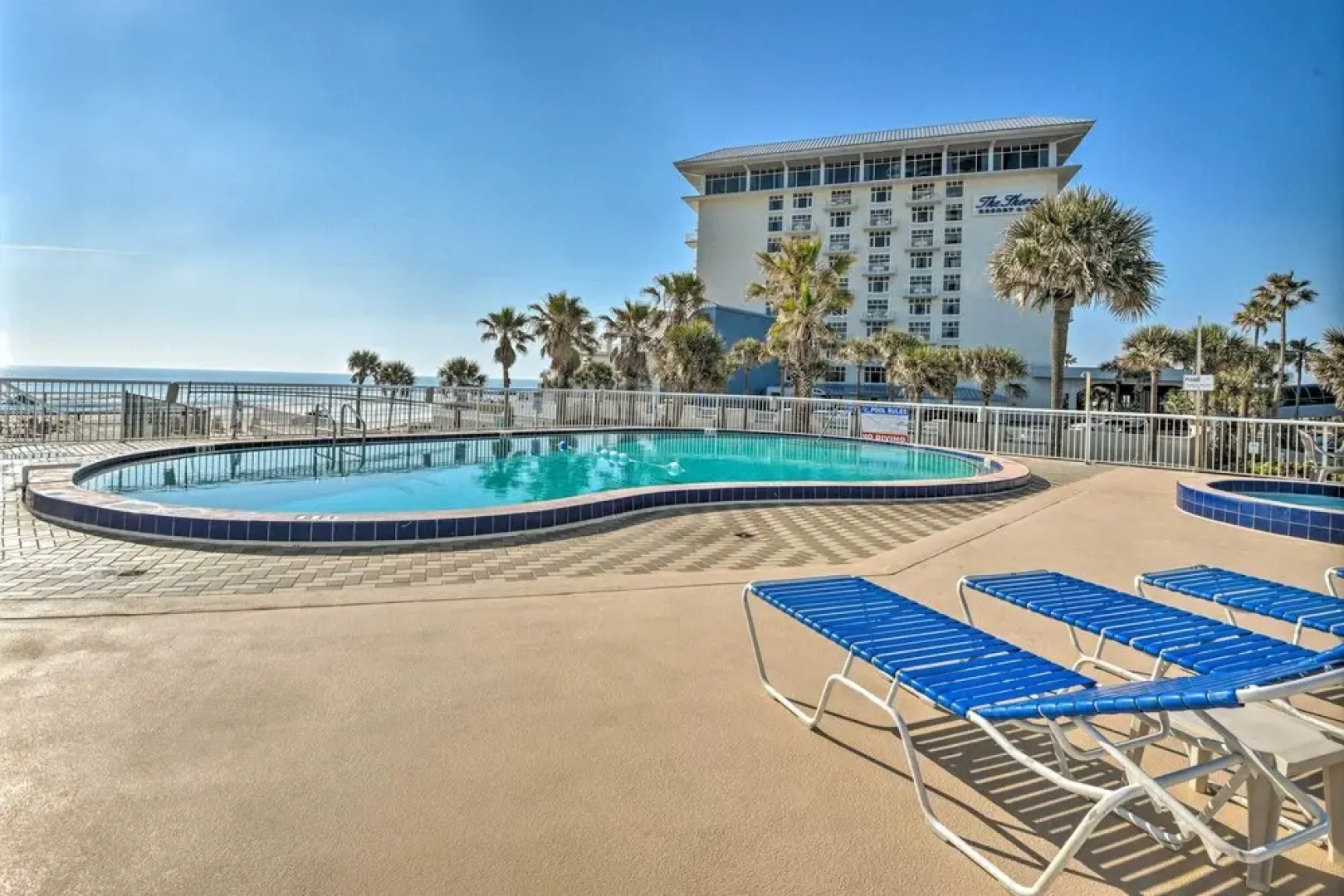 Beautiful Daytona Beach Shores Condo w/ Hot Tub!