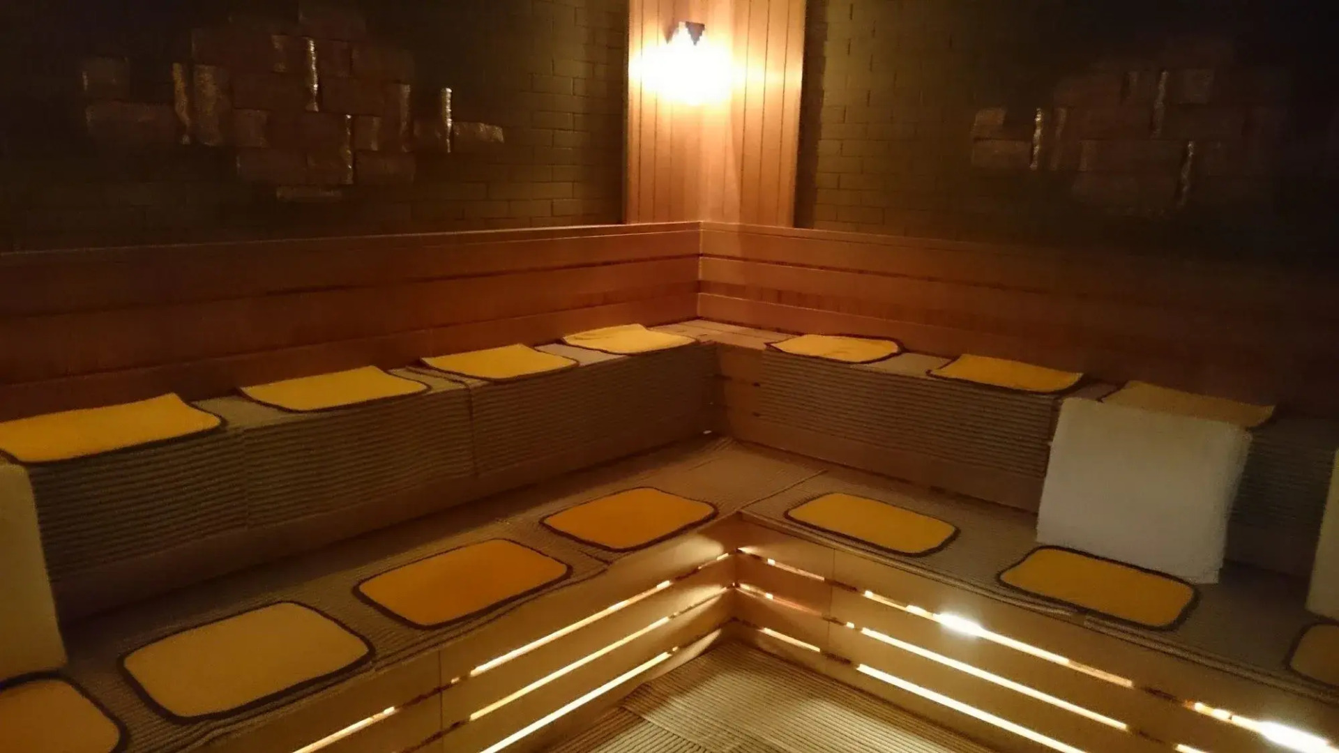 Hiroshima Capsule Hotel & Sauna New Japan EX - Caters to Men