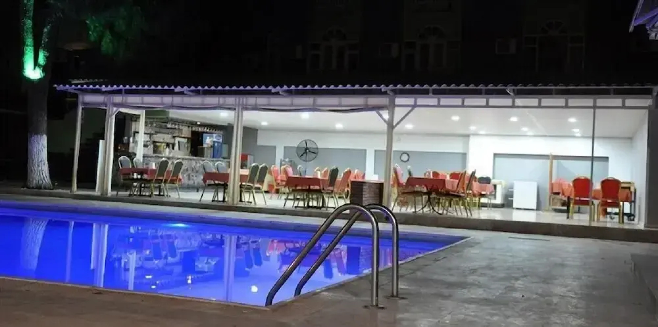 Anita Kemer Noch Hotel