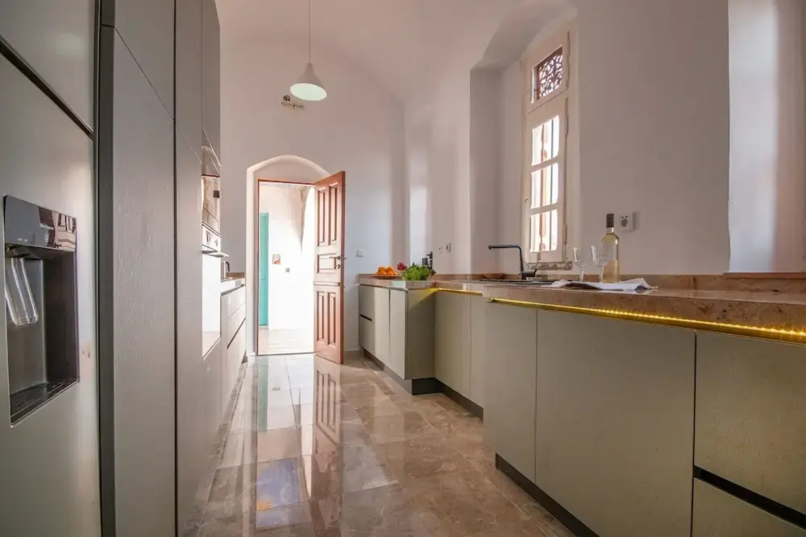 Emporio A Captivating 6-bed Villa in Nimborio