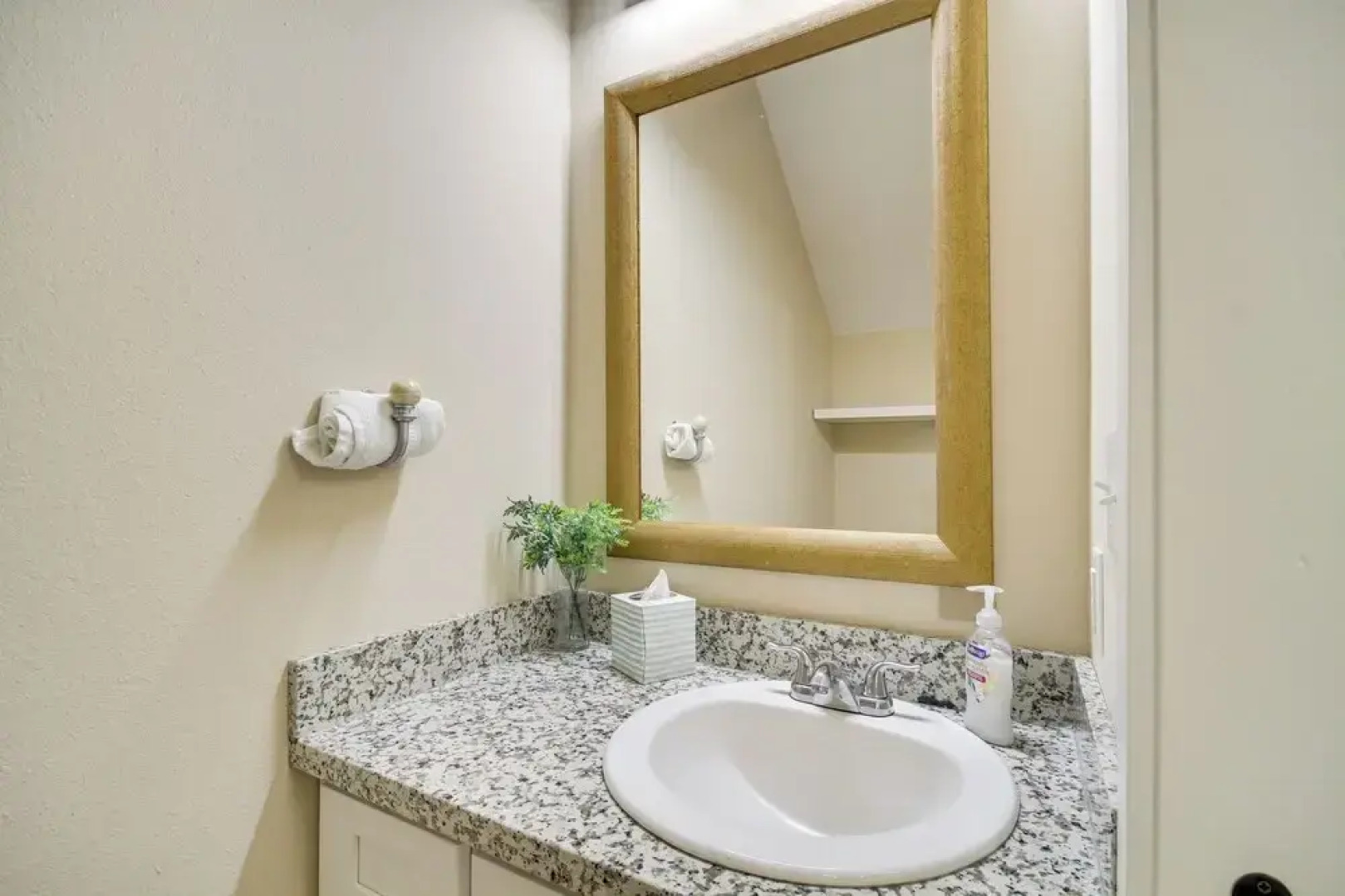 D'iberville Delight ~ 2 Mi From Beach & Casinos!