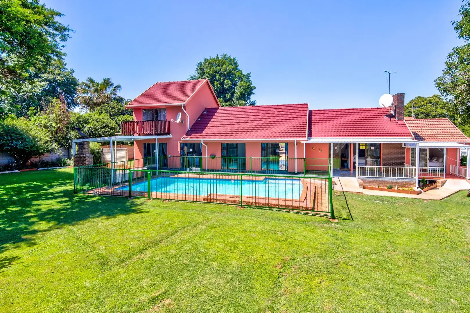 Grace Guesthouses and Tour