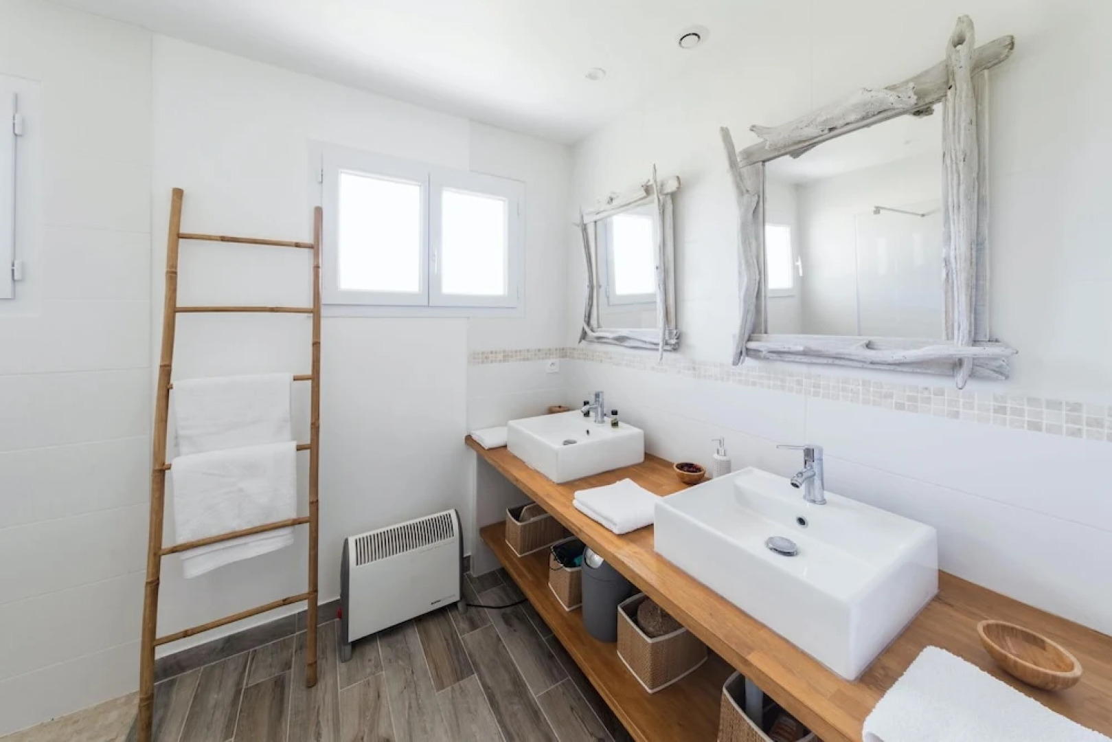 Villa With 5 Bedrooms in Saint-germain-d'esteuil, With Private Pool, Enclosed Garden and Wifi - 20 km From the Beach