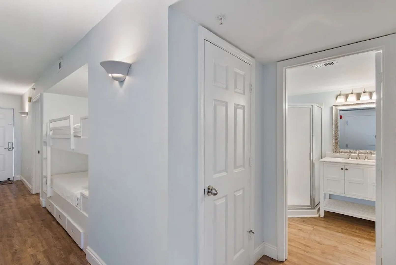 Pelican Beach Resort by Colasan