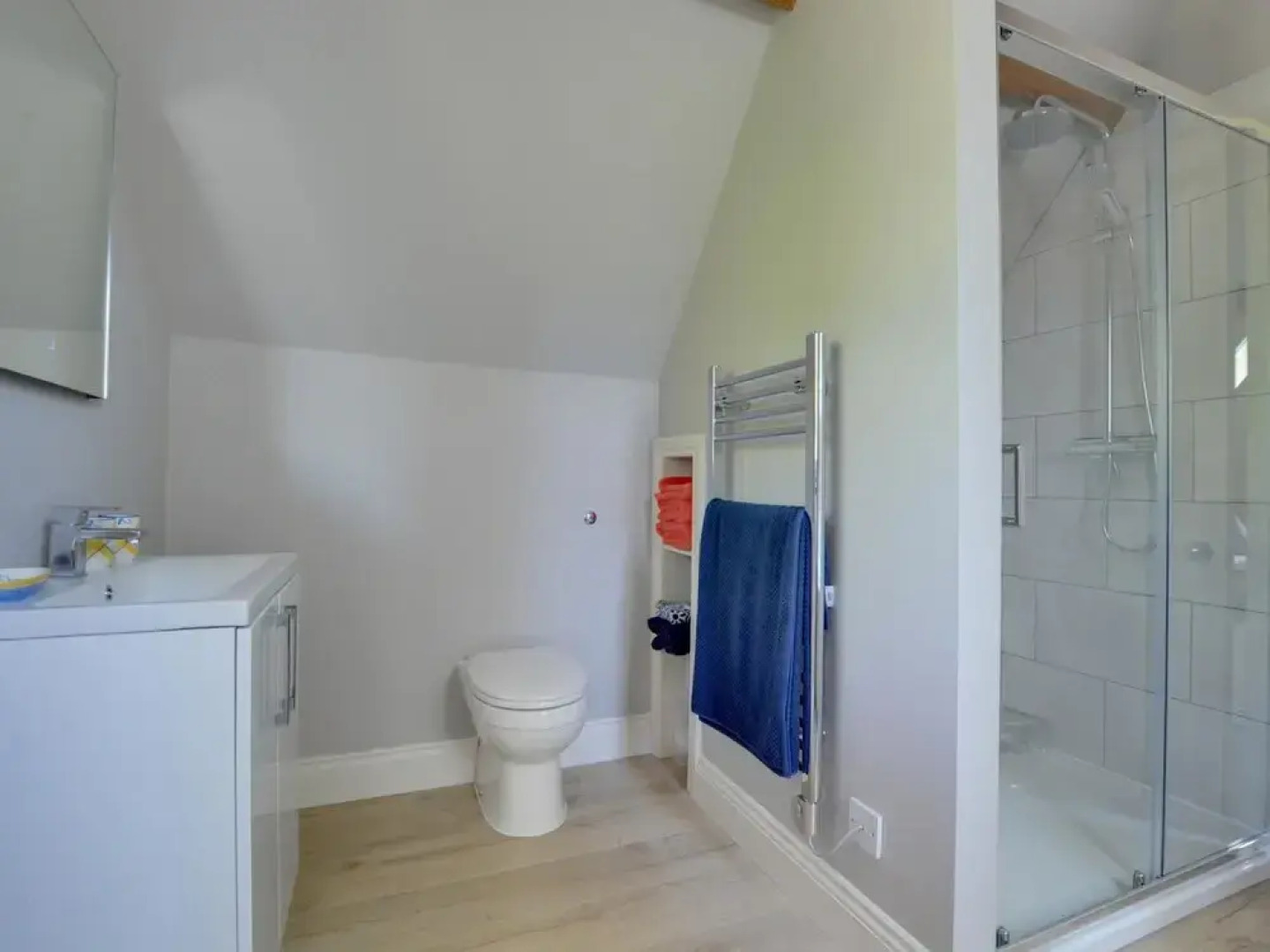 Vintage Holiday Home in Leigh With Swimming Pool