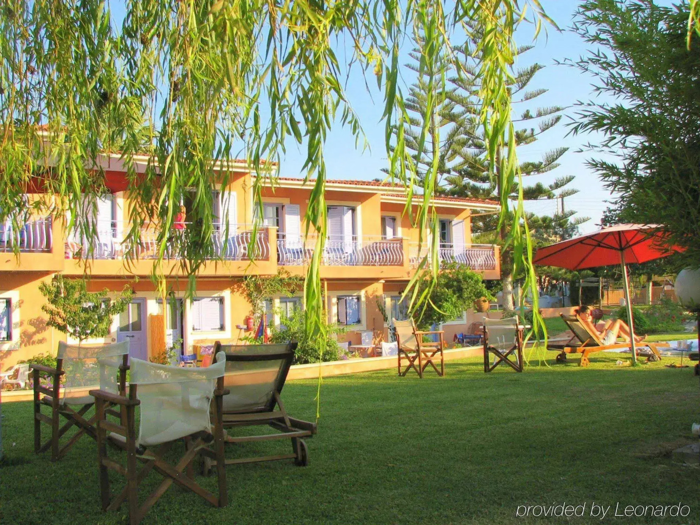 Simatos Apartments and Studios