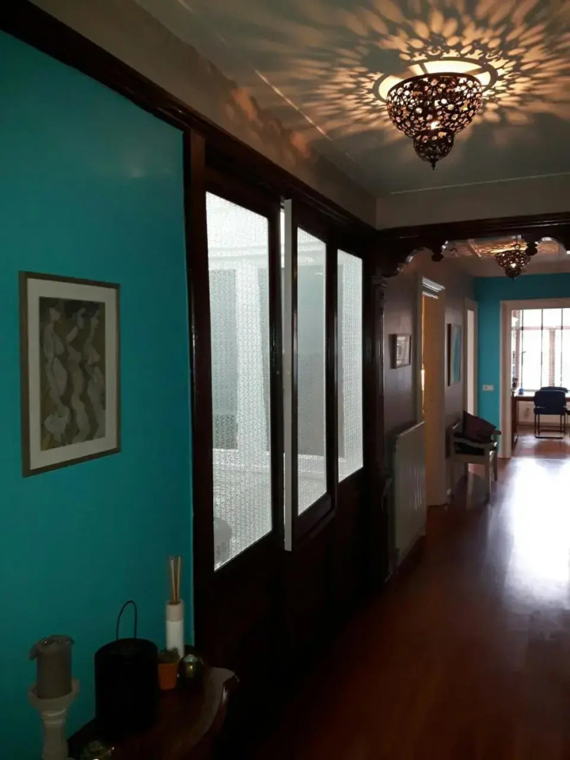 verzorgde kamer in monumentenpand